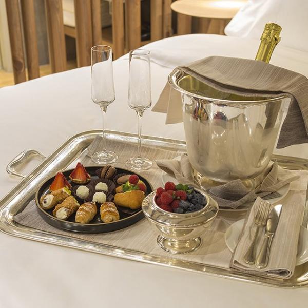 Room service - Grand Hotel Savoia
